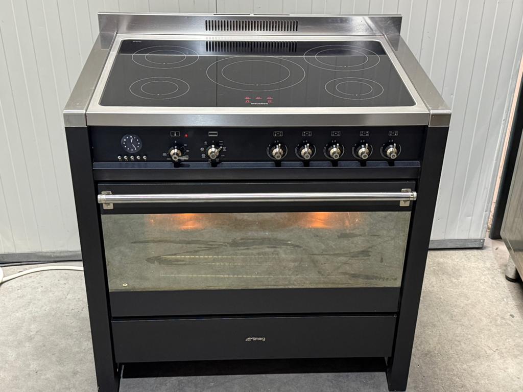 Luxe smeg inductie foenuis 90 cm breed, Witgoed en Apparatuur, Bella, 60 cm of meer, Ophalen of Verzenden, Zo goed als nieuw