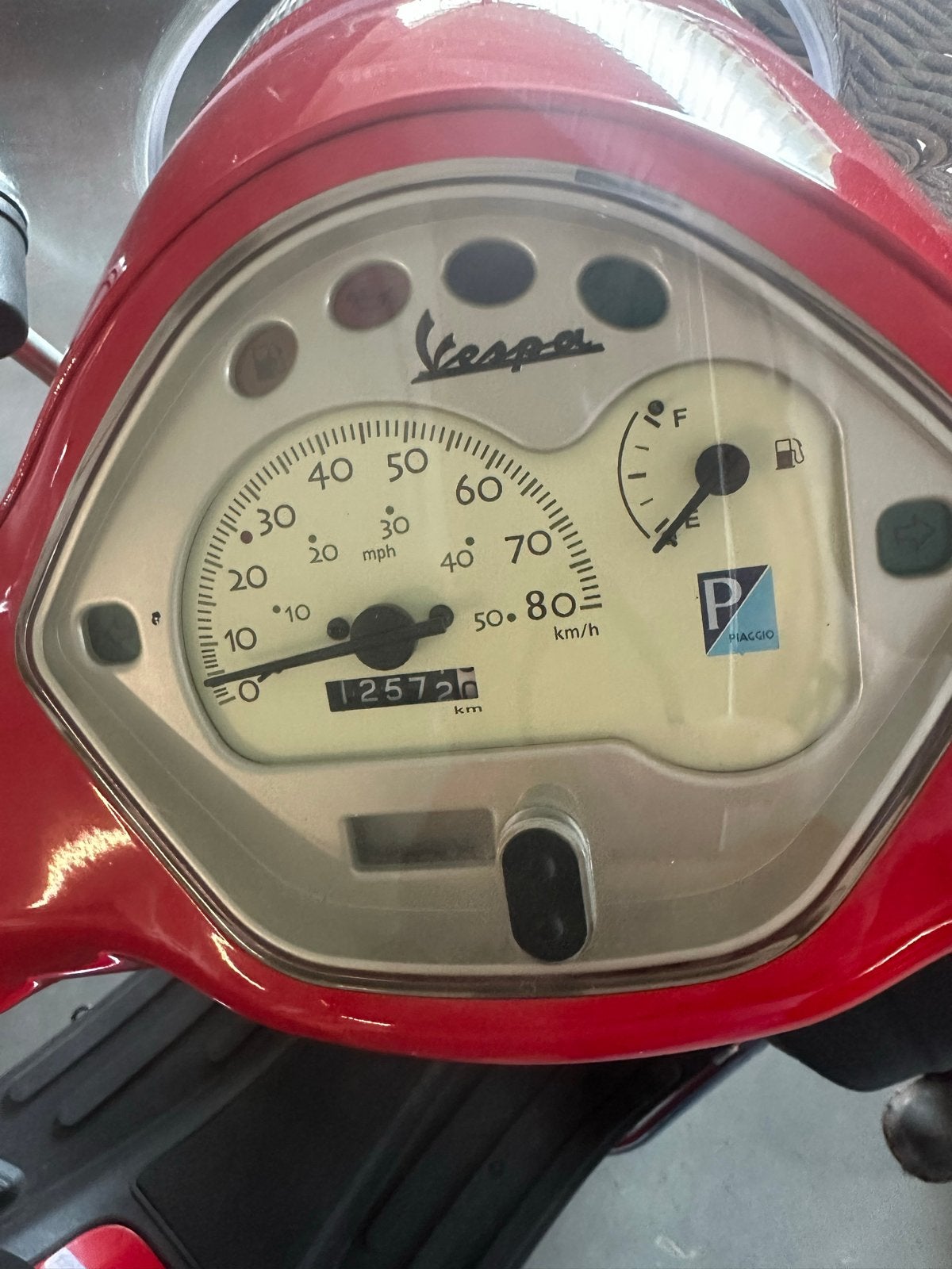 Rode Vespa LX50 - Inclusief windscherm en mand, Gebruikt, Ophalen of Verzenden, Benzine, Vespa LX