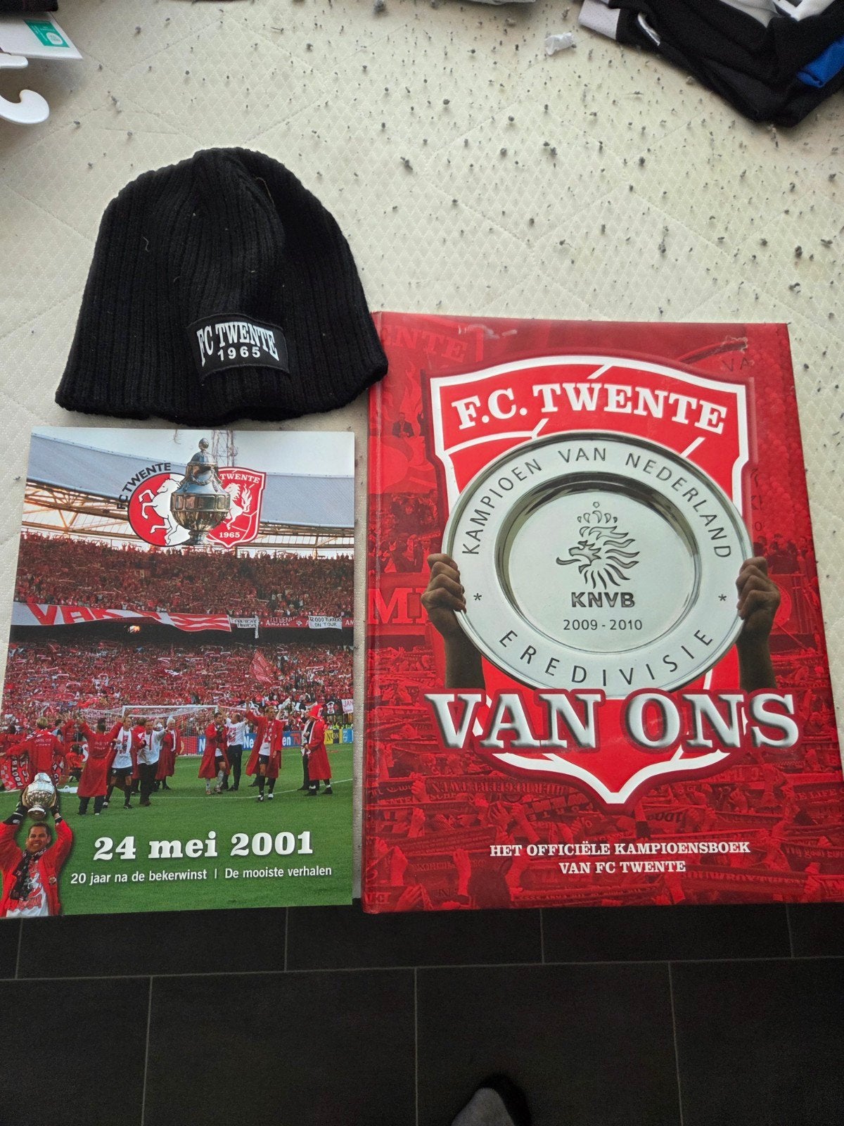 FC Twente fanartikelen: Boeken en Muts, Ophalen of Verzenden, Gebruikt, F.C. Twente, Boek of Tijdschrift