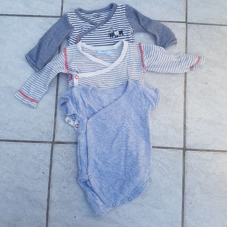 3 grijze rompertjes. Mt 50 - 56, Nacht- of Onderkleding, ., Ophalen of Verzenden, Zo goed als nieuw