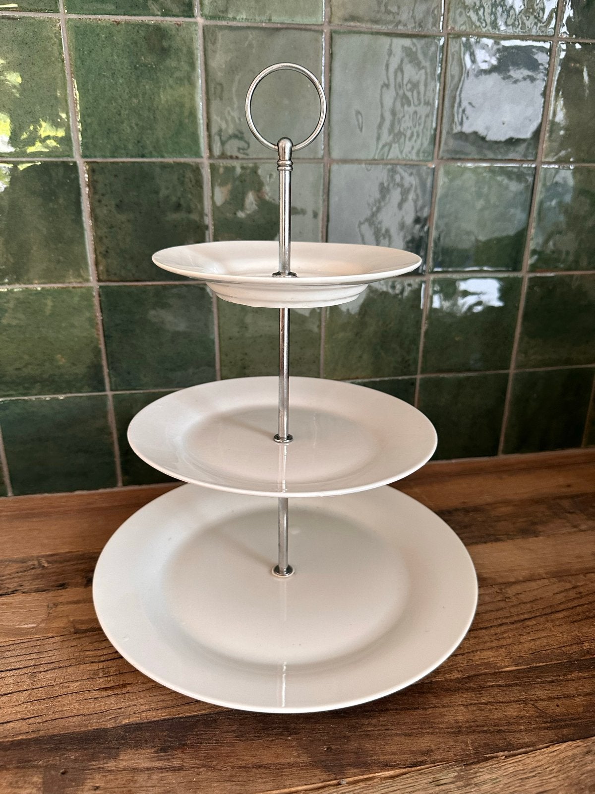 Elegante etagère met 3 lagen, wit keramiek, Ophalen, Met opstaande rand, Rond, Zo goed als nieuw