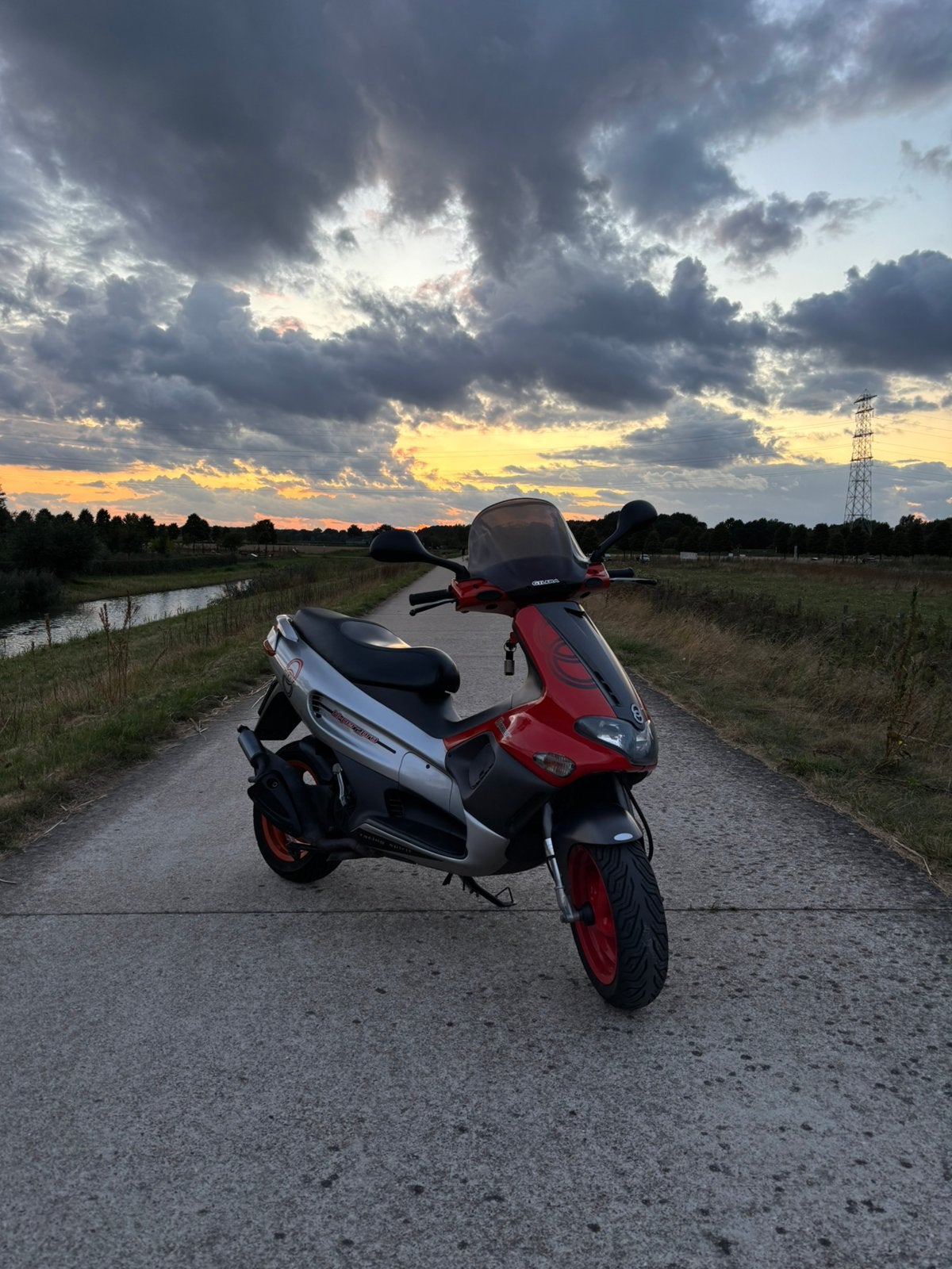Compleet originele Gilera runner sp hiper 2 pro 50 dd, Fietsen en Brommers, Ophalen, Zo goed als nieuw, Benzine, Overige modellen