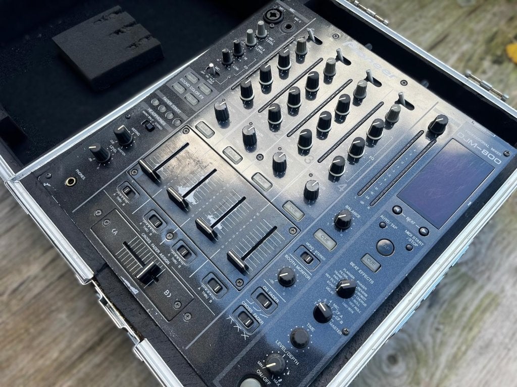 Pioneer DJM-800 professionele DJ mixer met flightcase, Ophalen, Gebruikt, 5 tot 10 kanalen, Microfooningang
