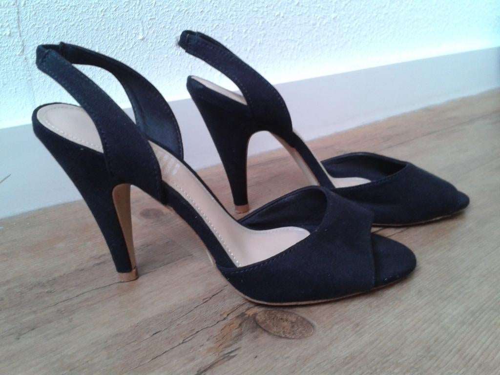 Suéde look open peeptoe pump maat 36, H&M, Zwart, Ophalen of Verzenden, Zo goed als nieuw