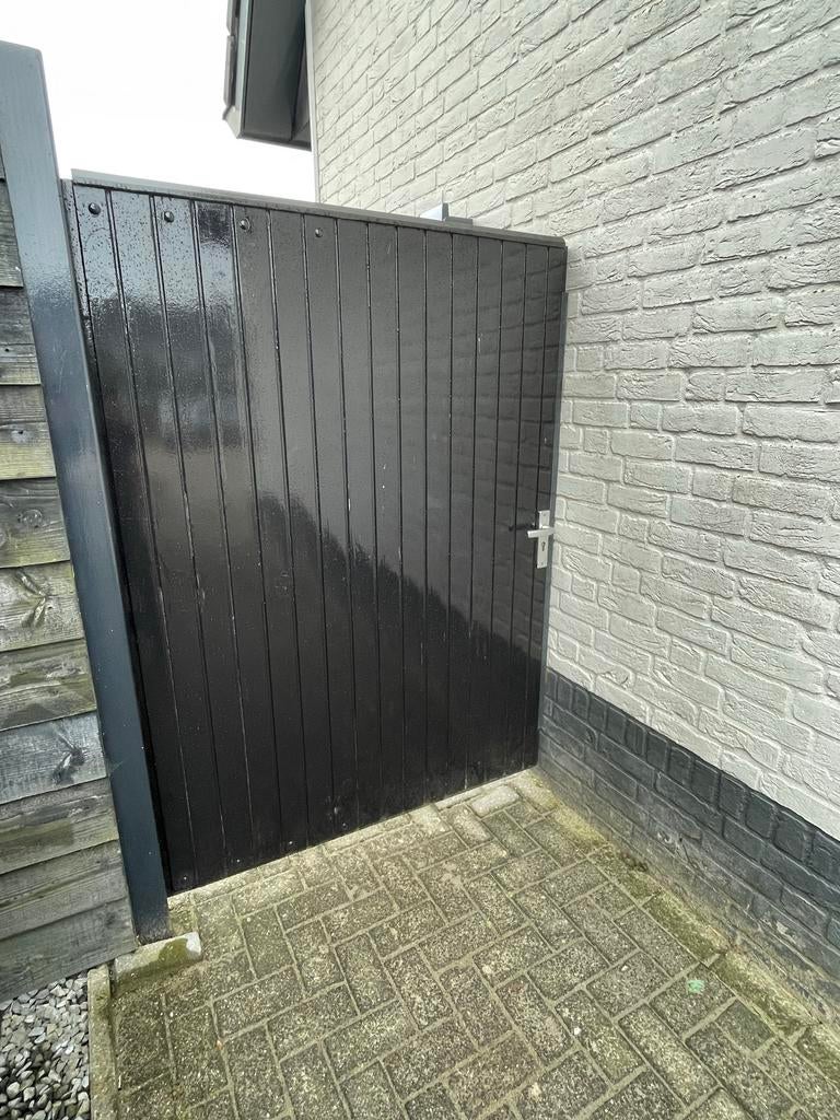 Zwarte houten poortdeur, Tuin en Terras, Schuttingen, Gebruikt, Hout, 1 tot 2 meter, Minder dan 3 meter, Ophalen of Verzenden