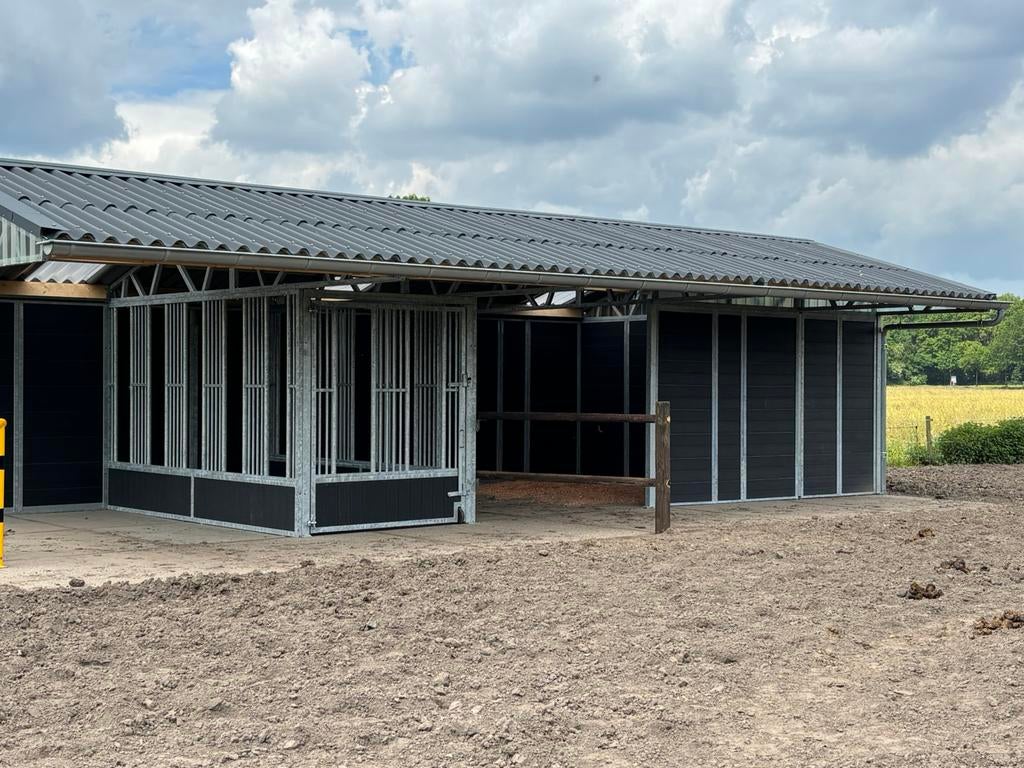 Nieuwe inloopstal met ruime paddock en weide, Dieren en Toebehoren, Stalling en Weidegang, Weidegang, 2 of 3 paarden of pony's