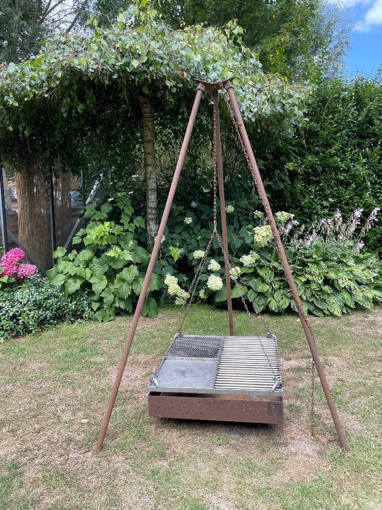 Driepoot BBQ/ hangende BBQ met RVS grillrooster, Ophalen, Gebruikt