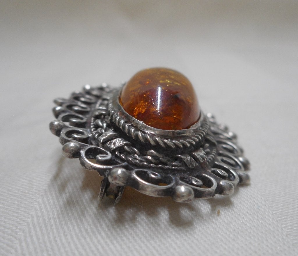 Zilveren antieke broche met barnsteen nr.659, 4 tot 7 cm, Verzenden, Zo goed als nieuw, Zilver