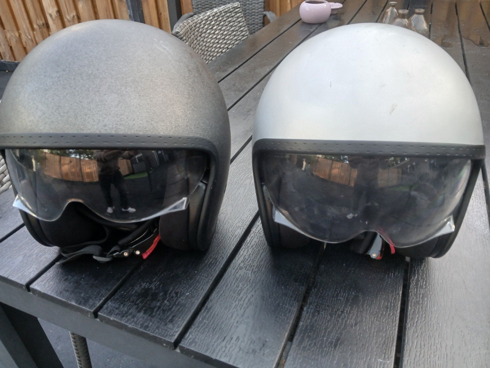 Twee Jethelmen - Grijs en Zilver 2 stuks, Ophalen of Verzenden, Tweedehands, Jethelm, Overige merken