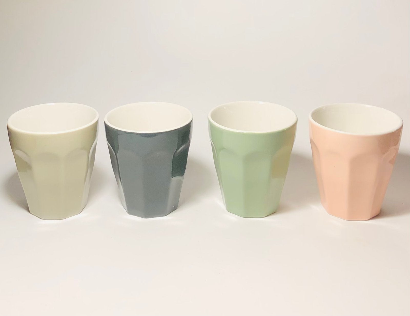 Vier koffiekopjes van Siaki, keramieken drinkbekers, Ophalen of Verzenden, Zo goed als nieuw, Overige stijlen, Kop(pen) en/of Schotel(s)