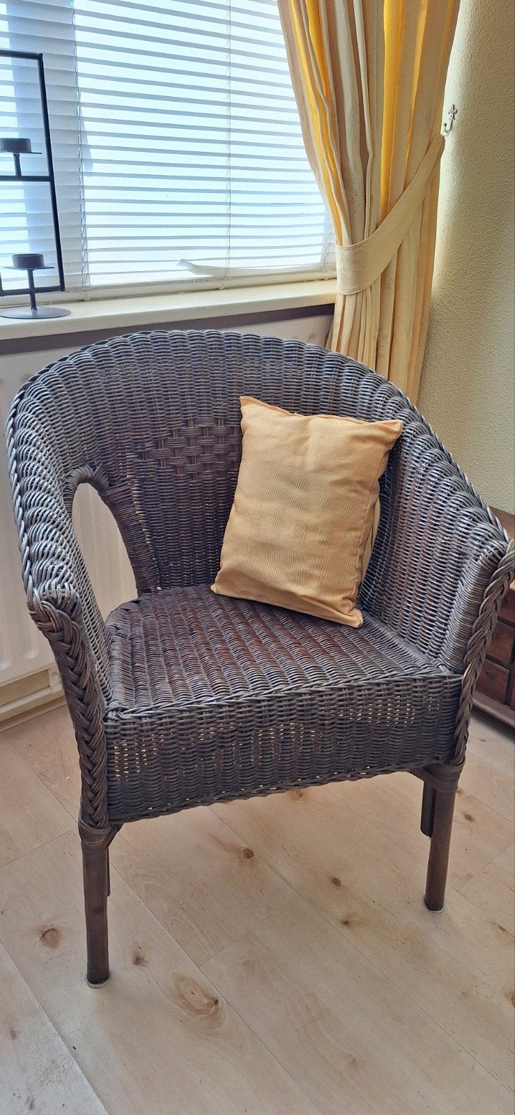 Leuke rieten stoel - Comfortabele fauteuil, Huis en Inrichting, Ophalen, Gebruikt, Bruin, Riet of Rotan