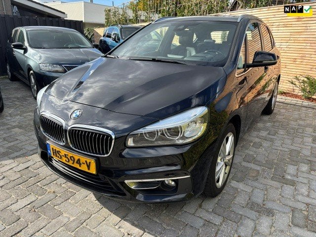 BMW 2-serie Active Tourer 225xe Centennial High Executive, Auto's, Automaat, 136 pk, Gebruikt, Zwart