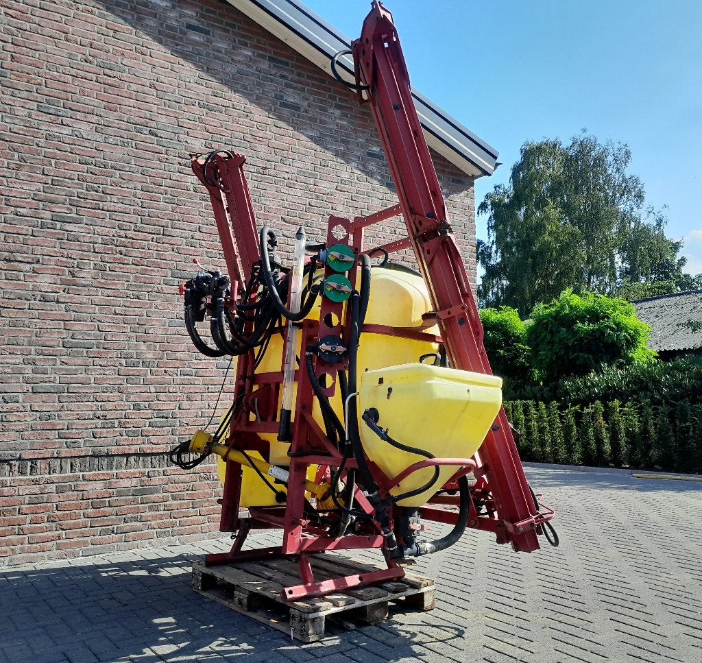 Compacte veldspuit met Hydraulische Sproeibomen, Ophalen, Gebruikt