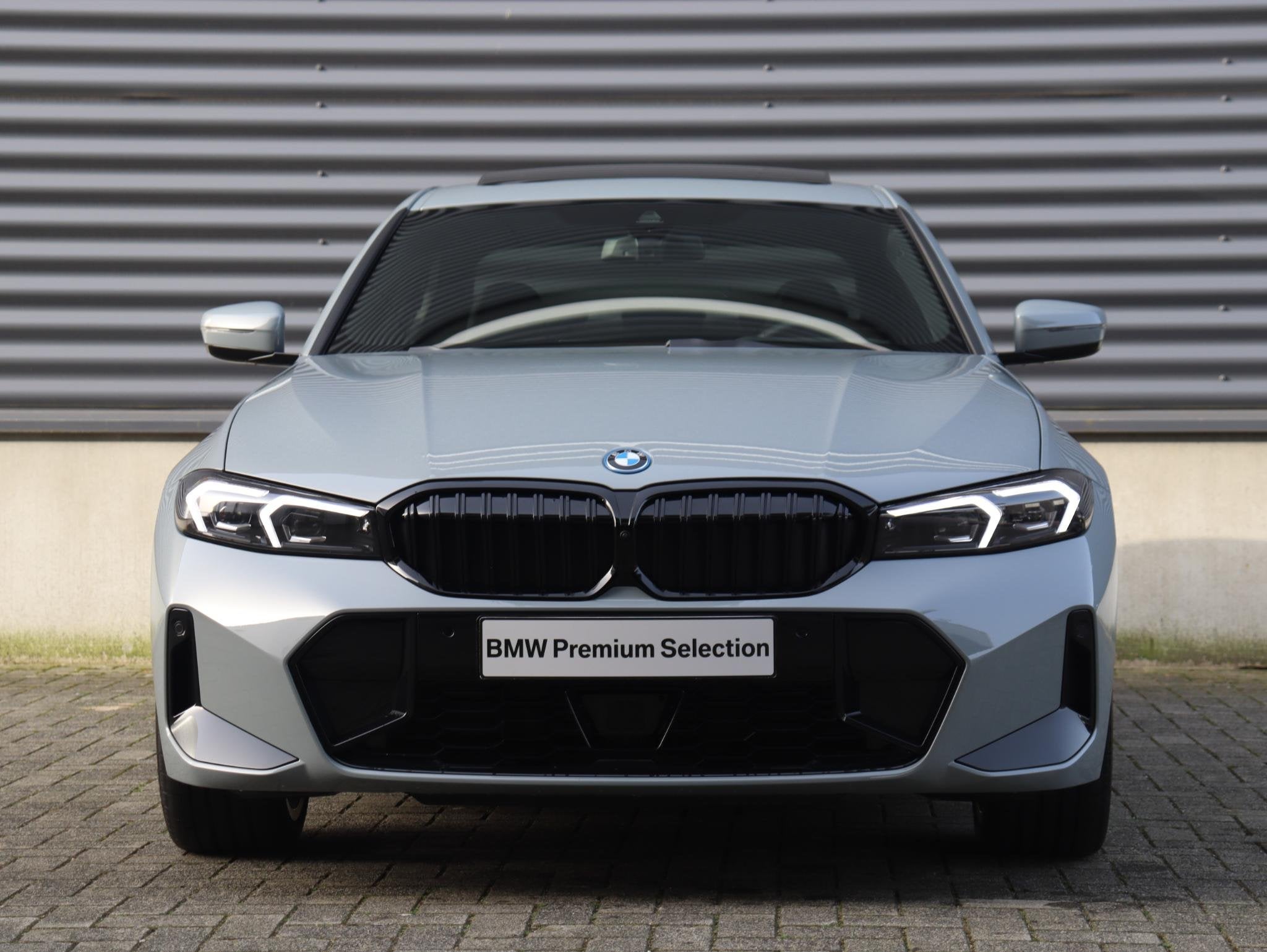 BMW 3 Serie Sedan 330e | M Sportpakket Pro | Panodak | Head-, Auto's, Automaat, 1998 cc, Achterwielaandrijving, 4 cilinders