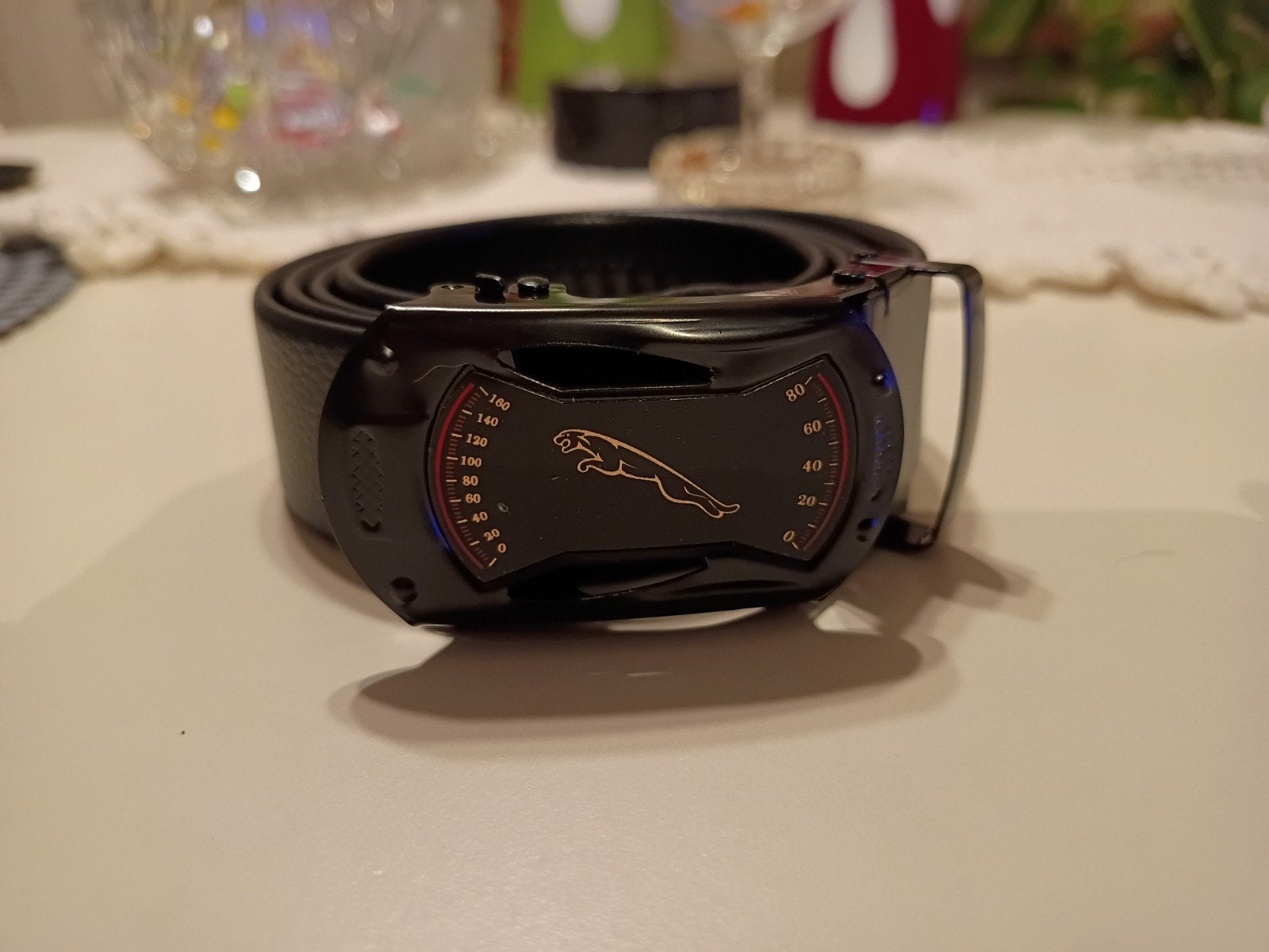 Zwarte riem met Jaguar gesp, Nieuw, Heupriem, Ophalen of Verzenden, 3 tot 5 cm