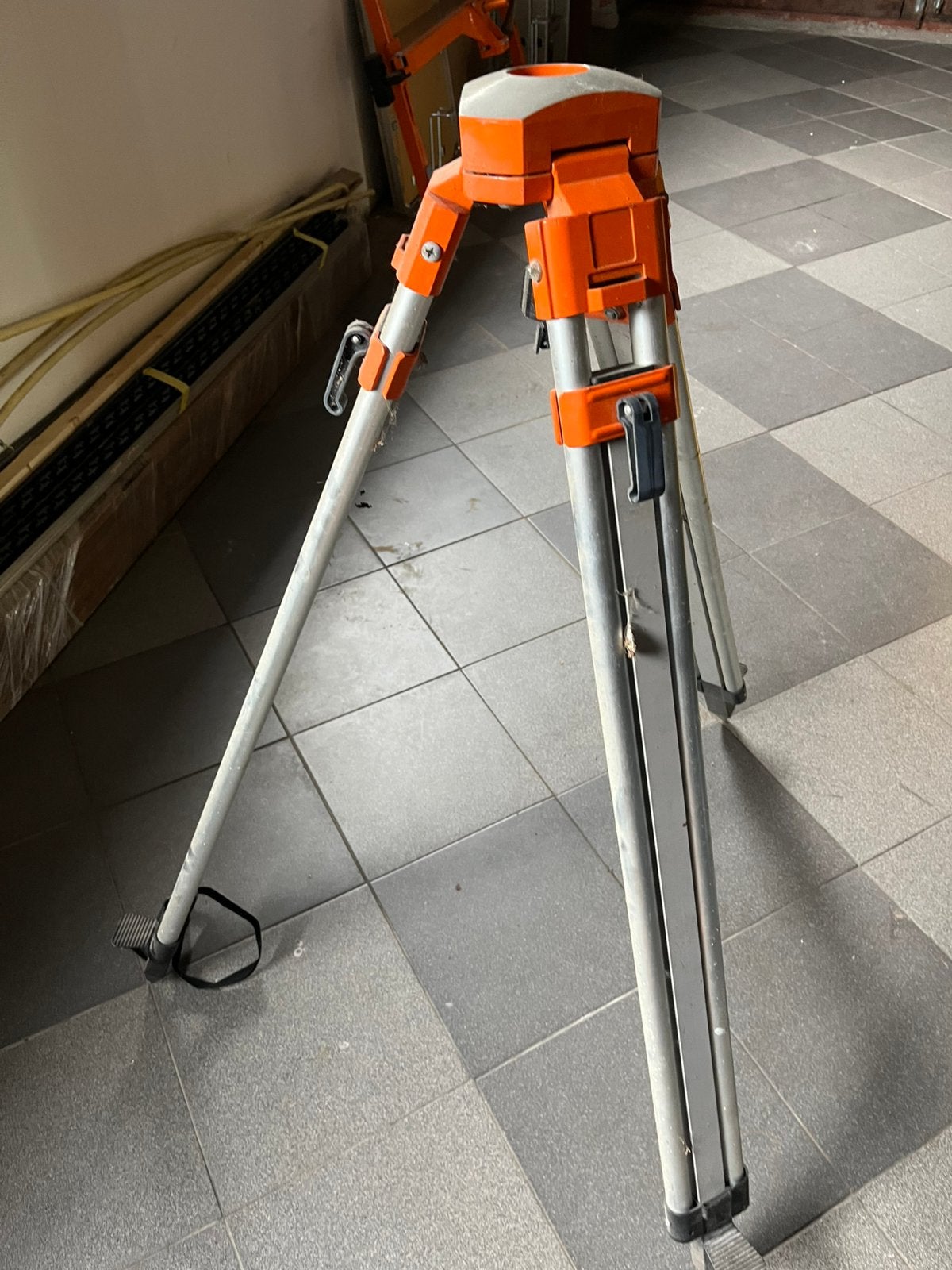 Statief voor laser, Ophalen, Zo goed als nieuw
