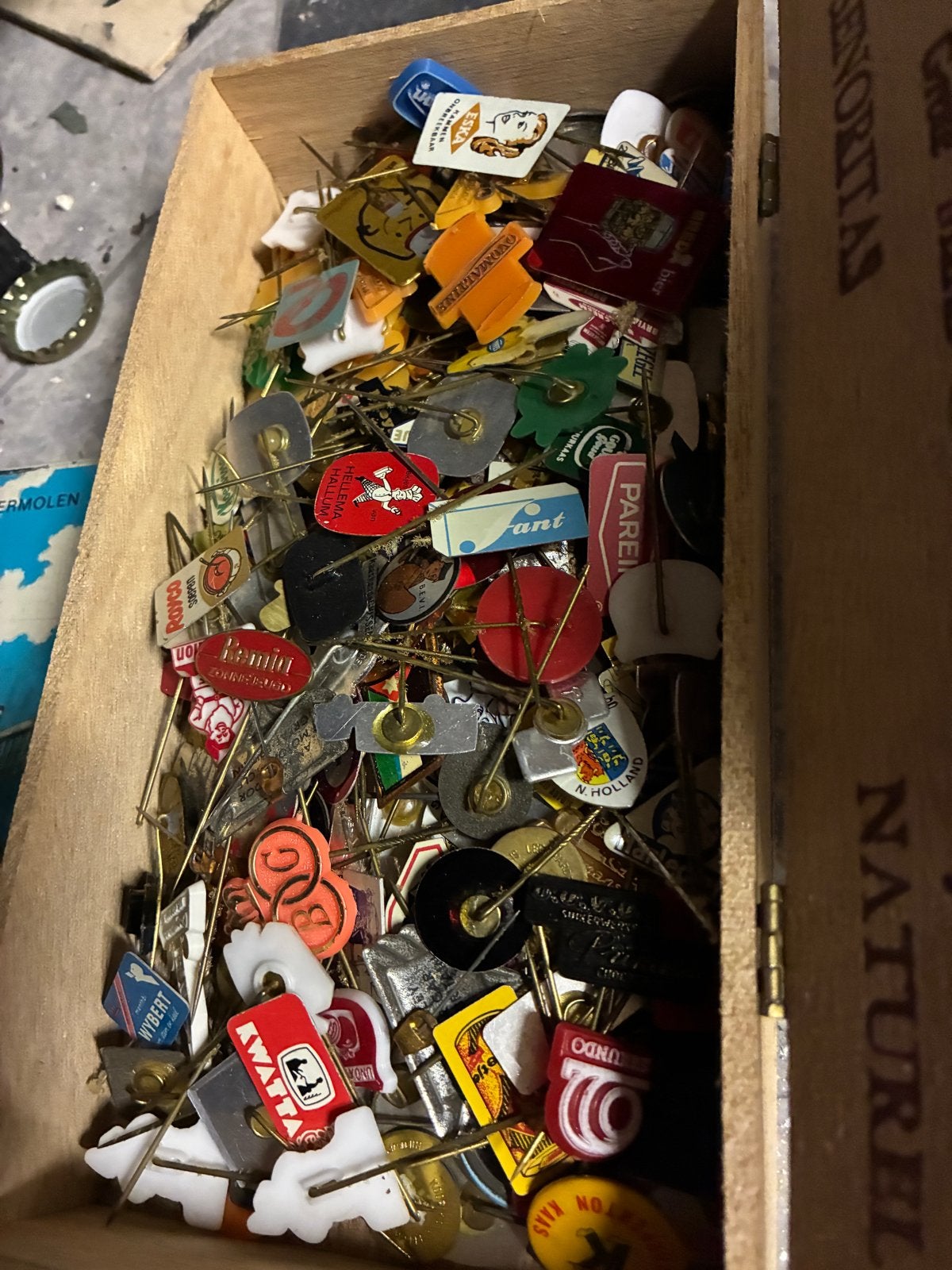 Grote collectie vintage speldjes en pins, Ophalen, Gebruikt, Merk, Speldje of Pin