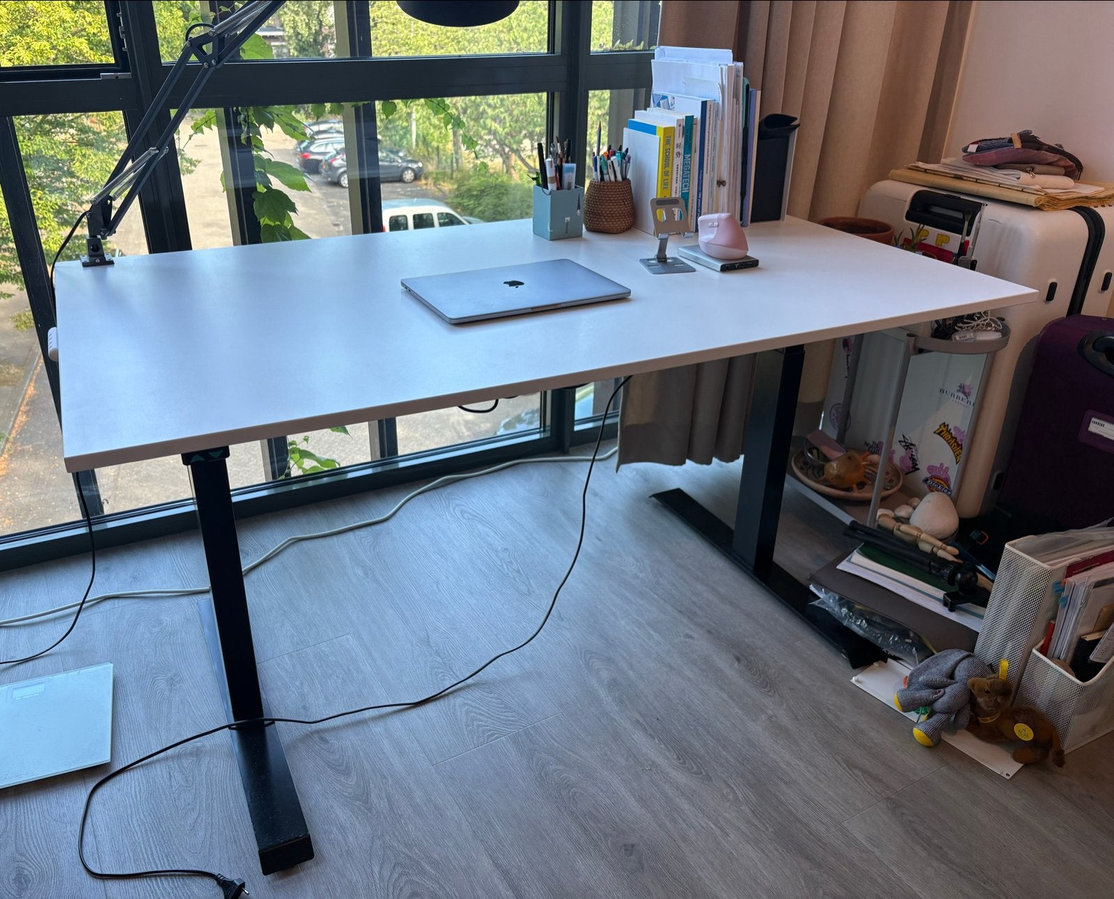 Electrically adjustable desk 140*80cm, Huis en Inrichting, Bureaus, Ophalen, Zit-sta bureau, Elektrisch, Spaanplaat of MDF