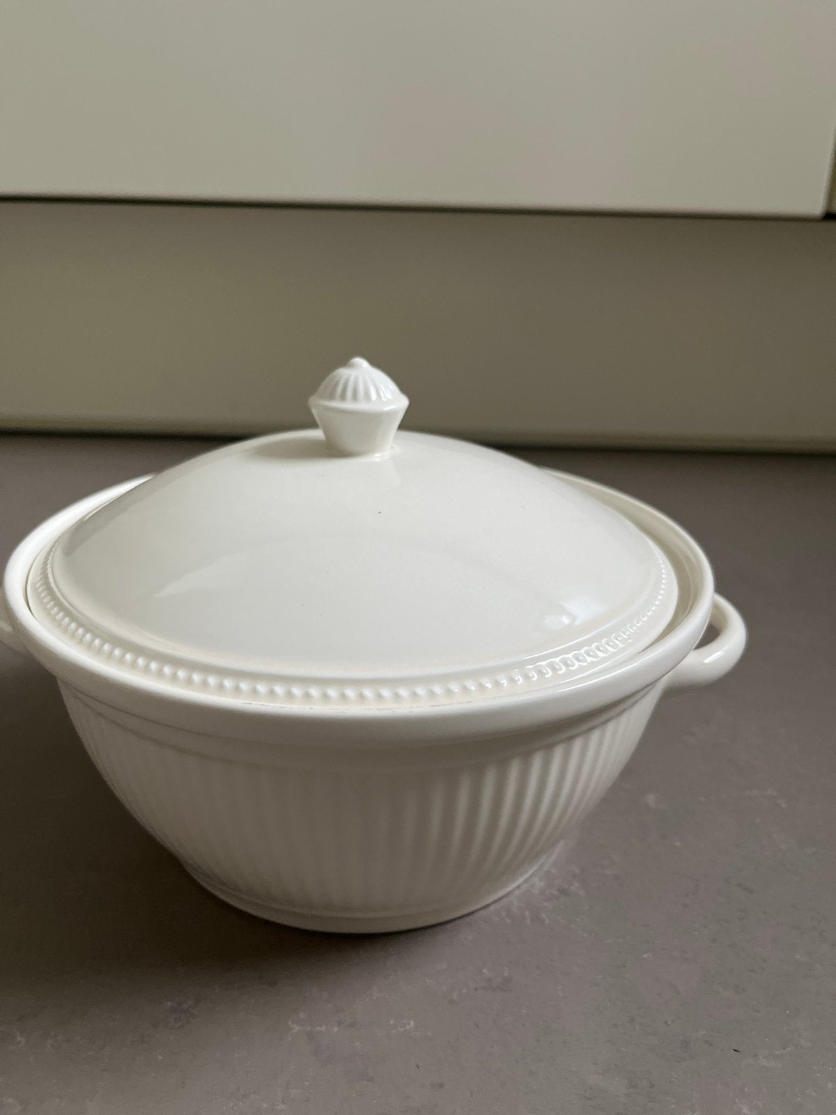 Wedgwood Windsor Ovenschaal met deksel - 24 cm, Ophalen, Zo goed als nieuw, Porselein, Schaal of Schalen