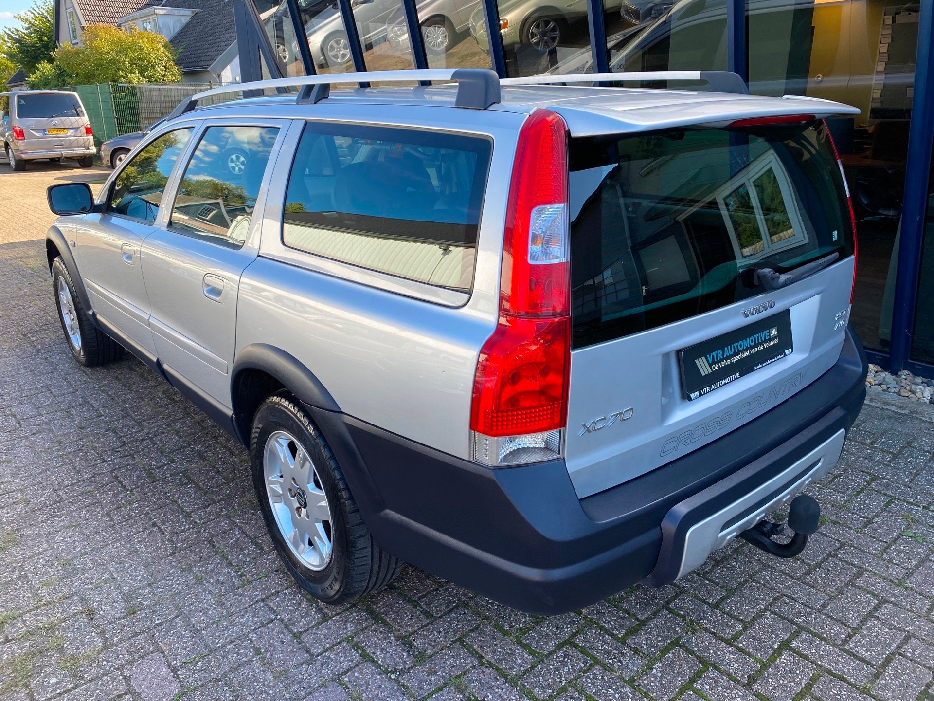Volvo XC70 2.5 T Kinetic 4WD Automaat, Auto's, Volvo, Automaat, Zwart, 2521 cc, Origineel Nederlands