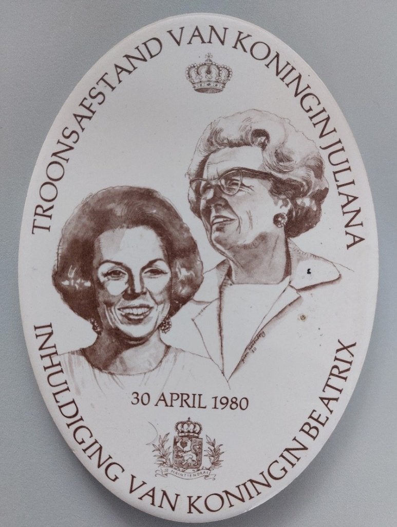 Wandtegel; Troonafstand 30-04-1980 koningin Juliana, Ophalen of Verzenden, Zo goed als nieuw, Nederland, Overige typen