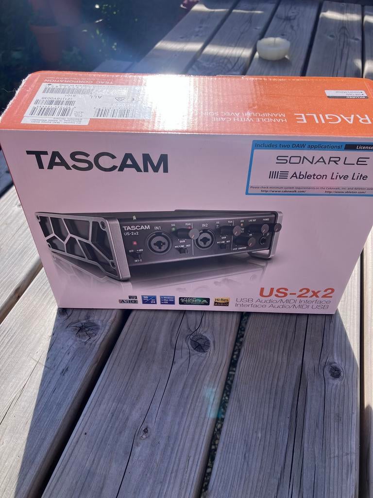 Tascam US-2x2 USB Audio/MIDI Interface, Ophalen of Verzenden, Zo goed als nieuw