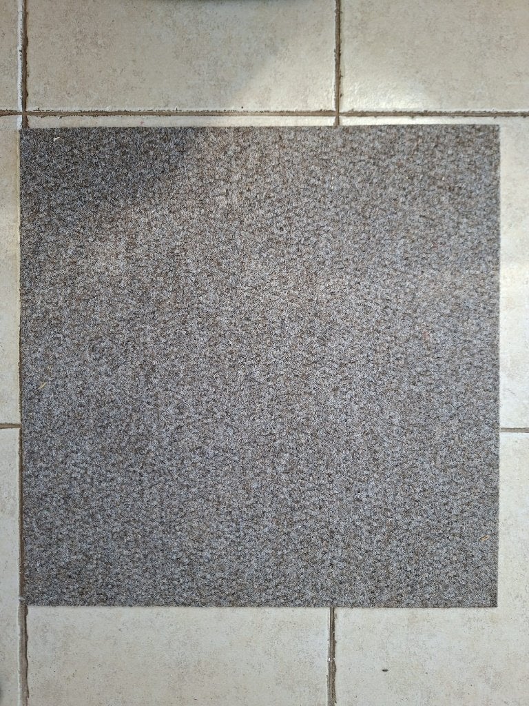 Nette tapijttegels 50x50 cm € 1,00 per stuk, Ophalen, Gebruikt, Beige, Tapijttegels