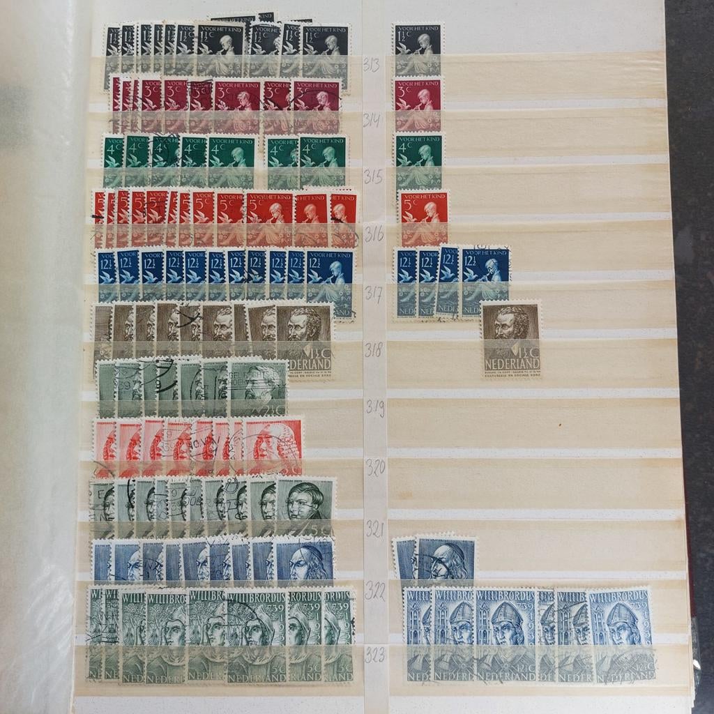 Oude postzegels Nederland in aantallen (7), Postzegels en Munten, Postzegels | Volle albums en Verzamelingen, Ophalen of Verzenden