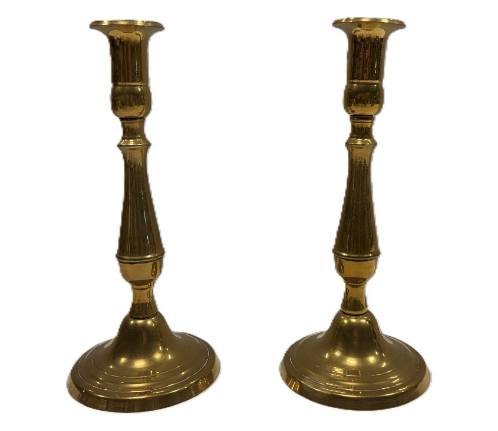 Paar messing kandelaars, klassiek model op ronde voet, Ophalen of Verzenden, Koper of Brons