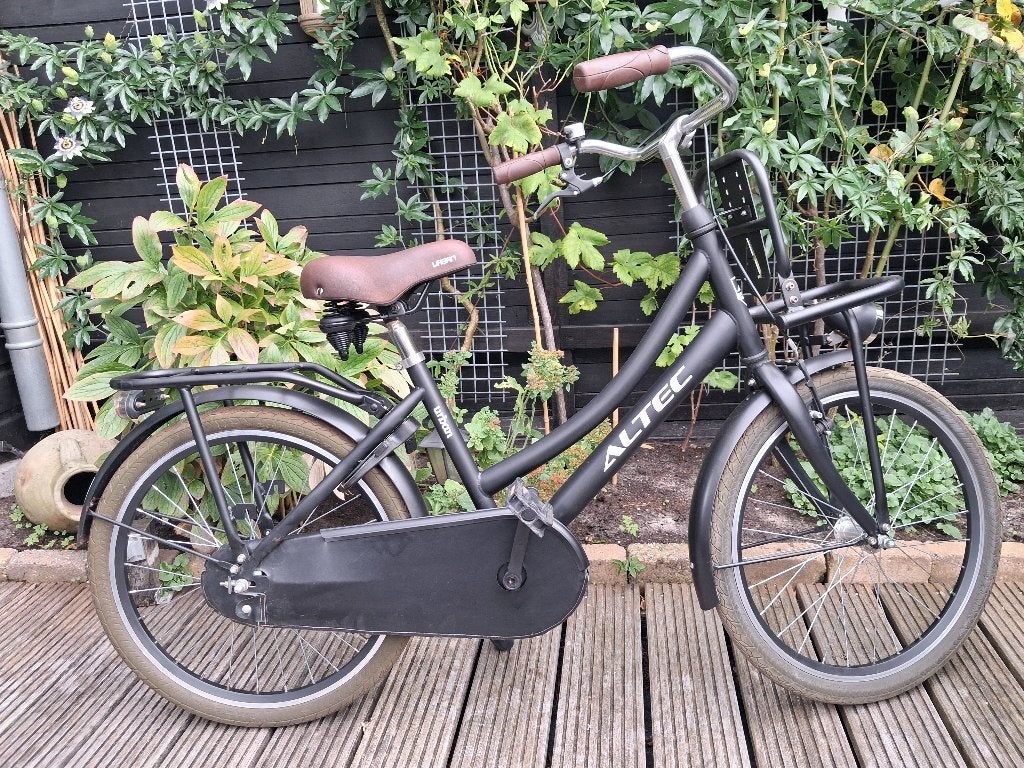 Altec kinderfiets 22 inch/37, Ophalen, Zo goed als nieuw, Velgrem, 20 inch of meer