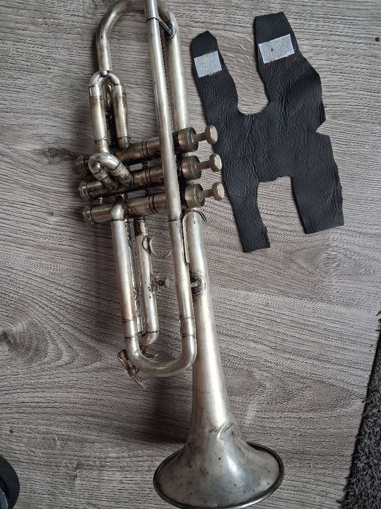 Schenkelaars trompet, Muziek en Instrumenten, Ophalen of Verzenden, Gebruikt, Bes-trompet