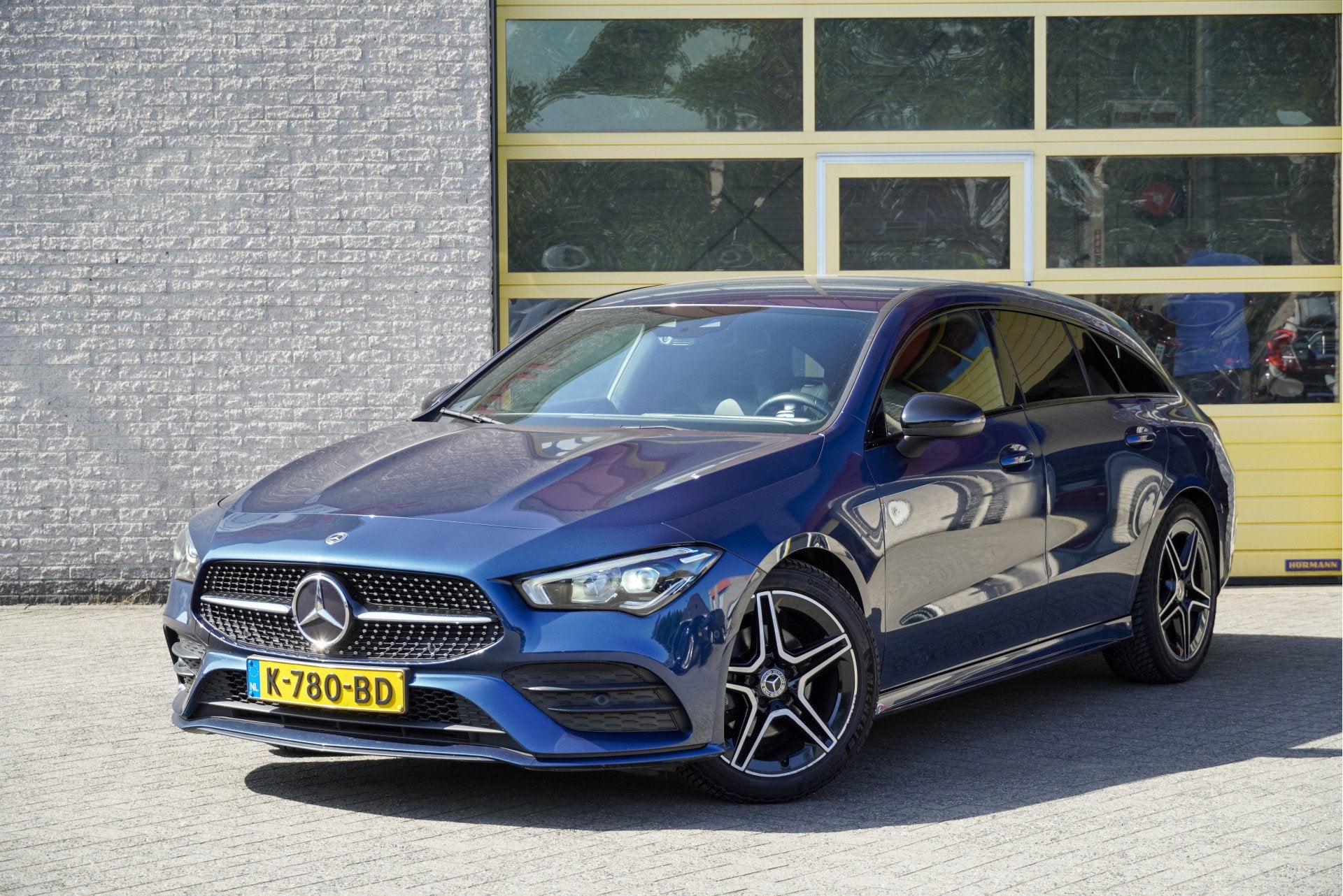 Mercedes-Benz CLA-Klasse Shooting Brake 180 Automaat! AMG Bu, 136 pk, Gebruikt, 4 cilinders, Blauw