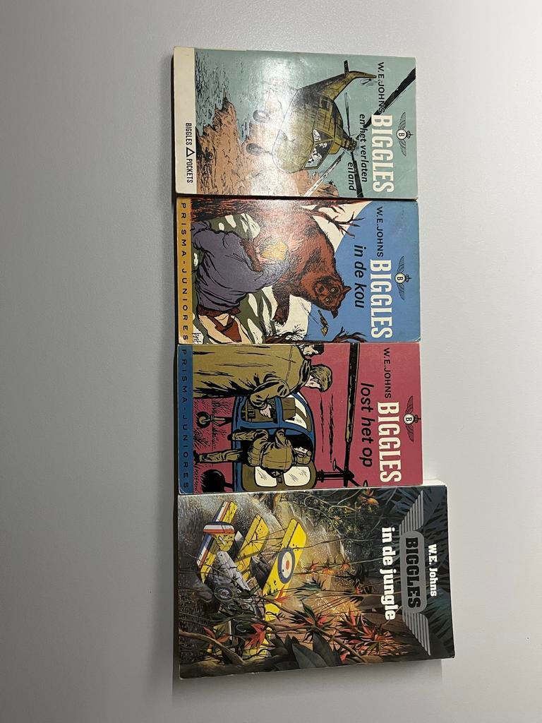 Biggles jeugdboeken, vier delen, Boeken, Ophalen of Verzenden, Gelezen, Fictie algemeen