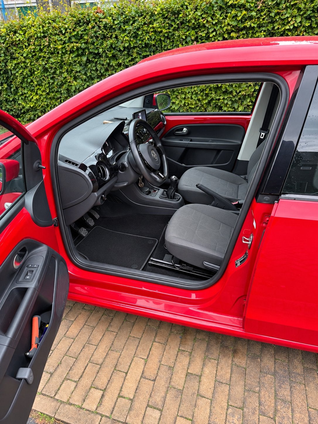Foto 8 van Volkswagen up! 1.0 44KW/60PK 5-DRS 2014 Rood