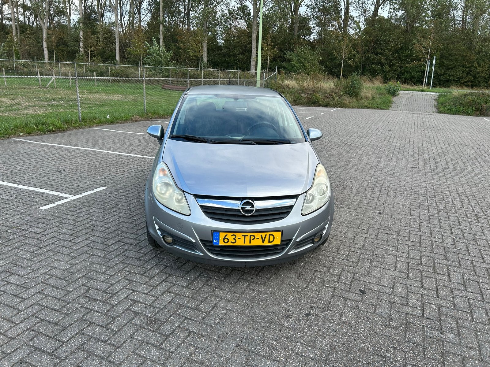 Opel Corsa 1.2 16V 5D WR 2007 Grijs, Voorwielaandrijving, 4 cilinders, 1229 cc, 49 €/maand