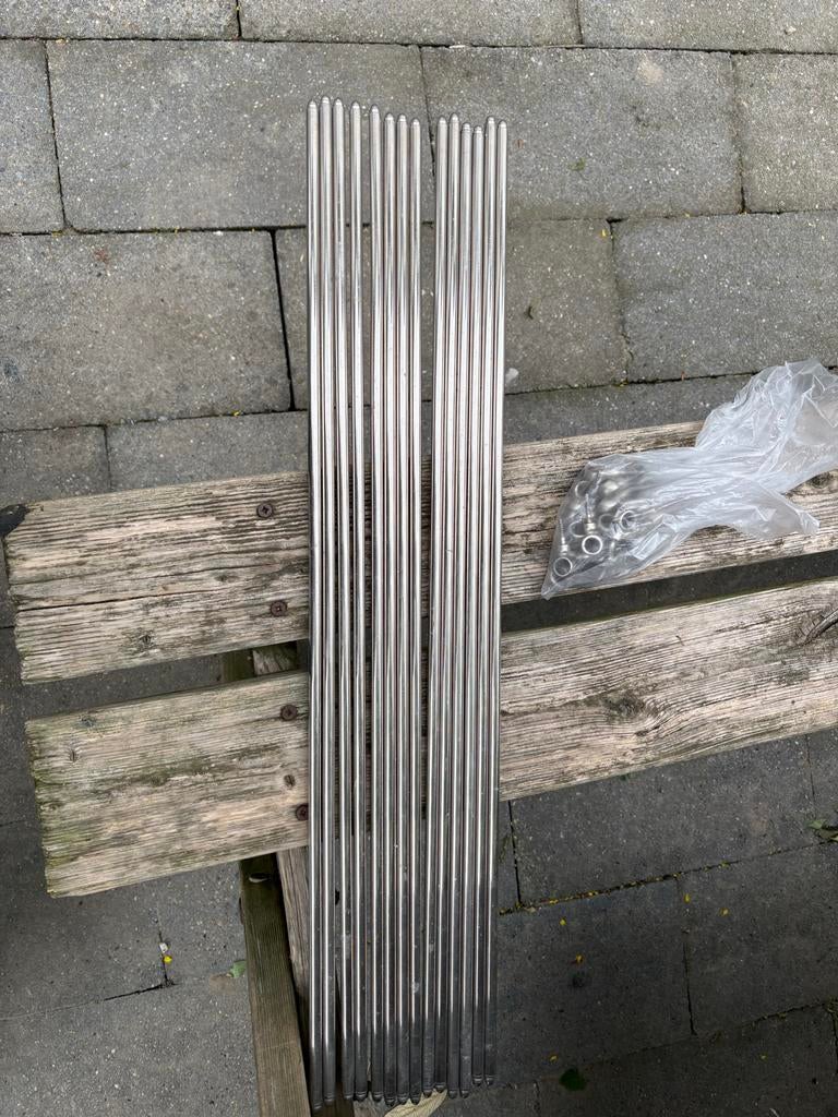 Roedes 70 cm 14 stuks voor trap met bevestigingsmateriaal, Ophalen of Verzenden, Zo goed als nieuw