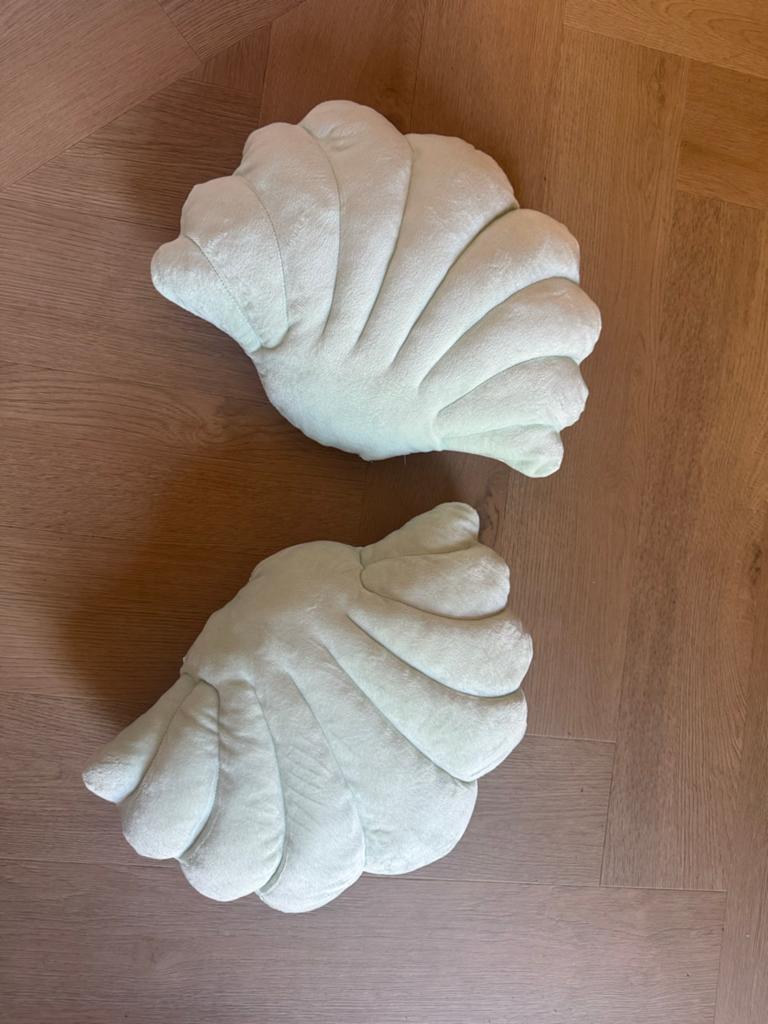 Set van 2 schelpvormige kussens - mintgroen, Huis en Inrichting, Woonaccessoires | Kussens, Ophalen of Verzenden, Zo goed als nieuw