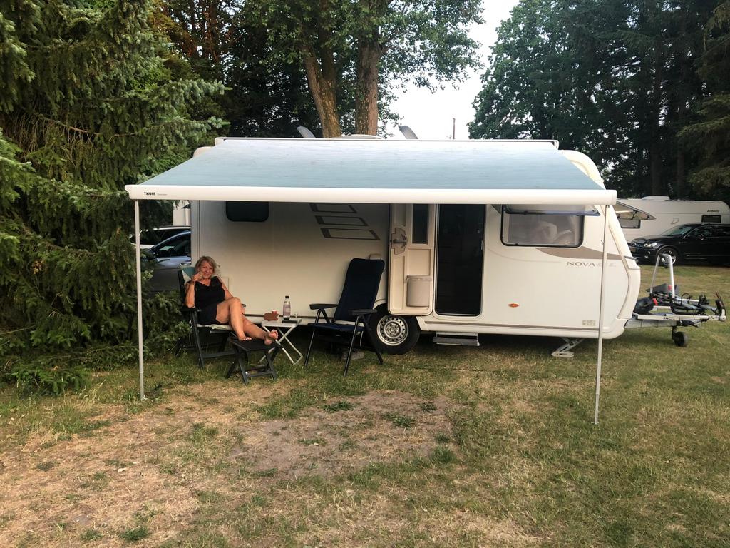 Eriba Nova GL 465 , 2015, elektrisch luifel, grote voortent, Caravans en Kamperen, Rondzit, Particulier, Luifel, Eriba