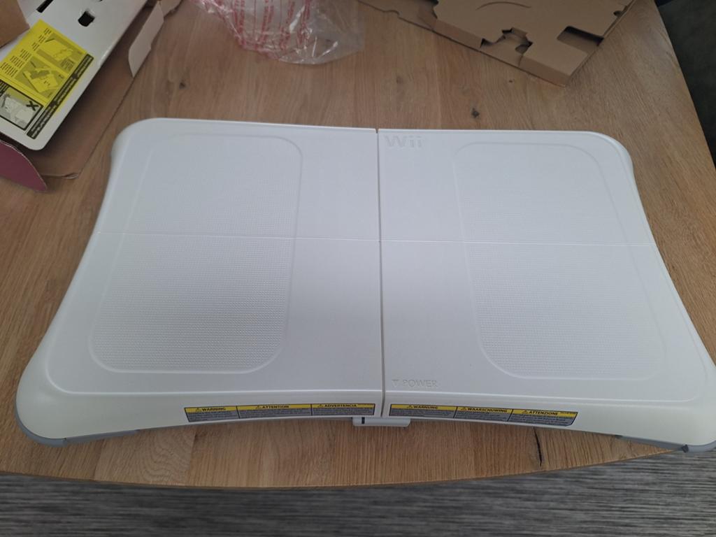 Wii Fit Balance Board met CD en beschermhoes, Ophalen, Zo goed als nieuw, Zonder controller, Met games