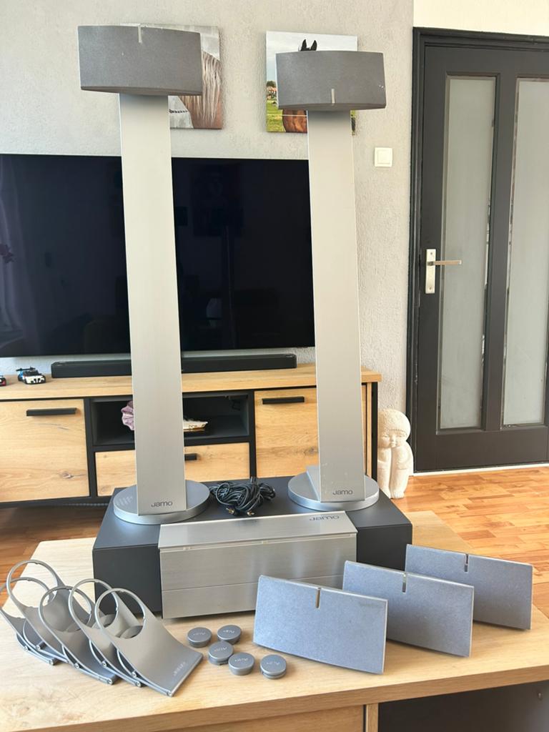 JAMO 5.1 Surround Set - Zo goed als nieuw met muurbeugels, 70 watt of meer, Zo goed als nieuw, 5.1-systeem, Overige spelers
