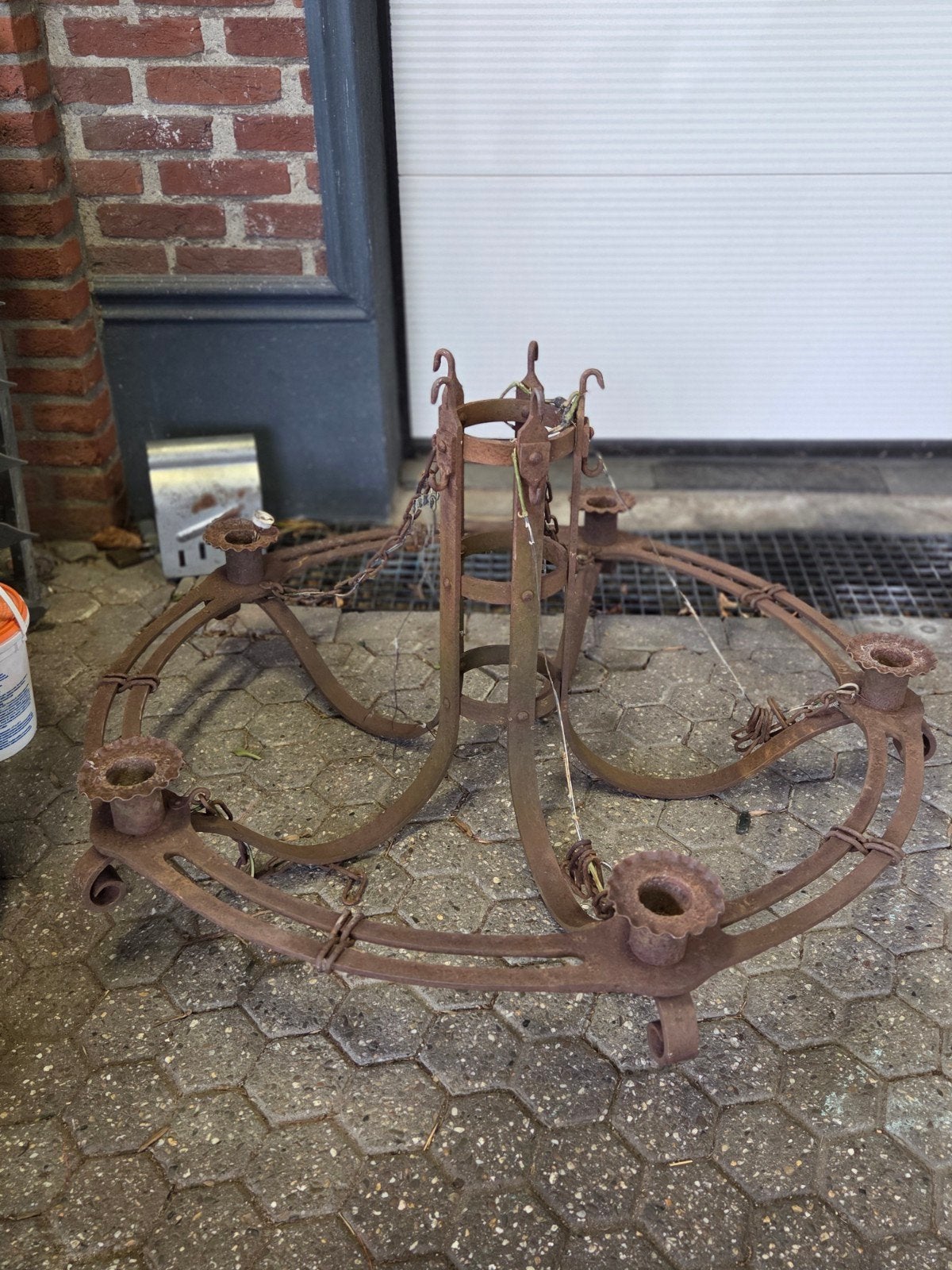 Oude hanglamp 100 cm doorsnede, Ophalen
