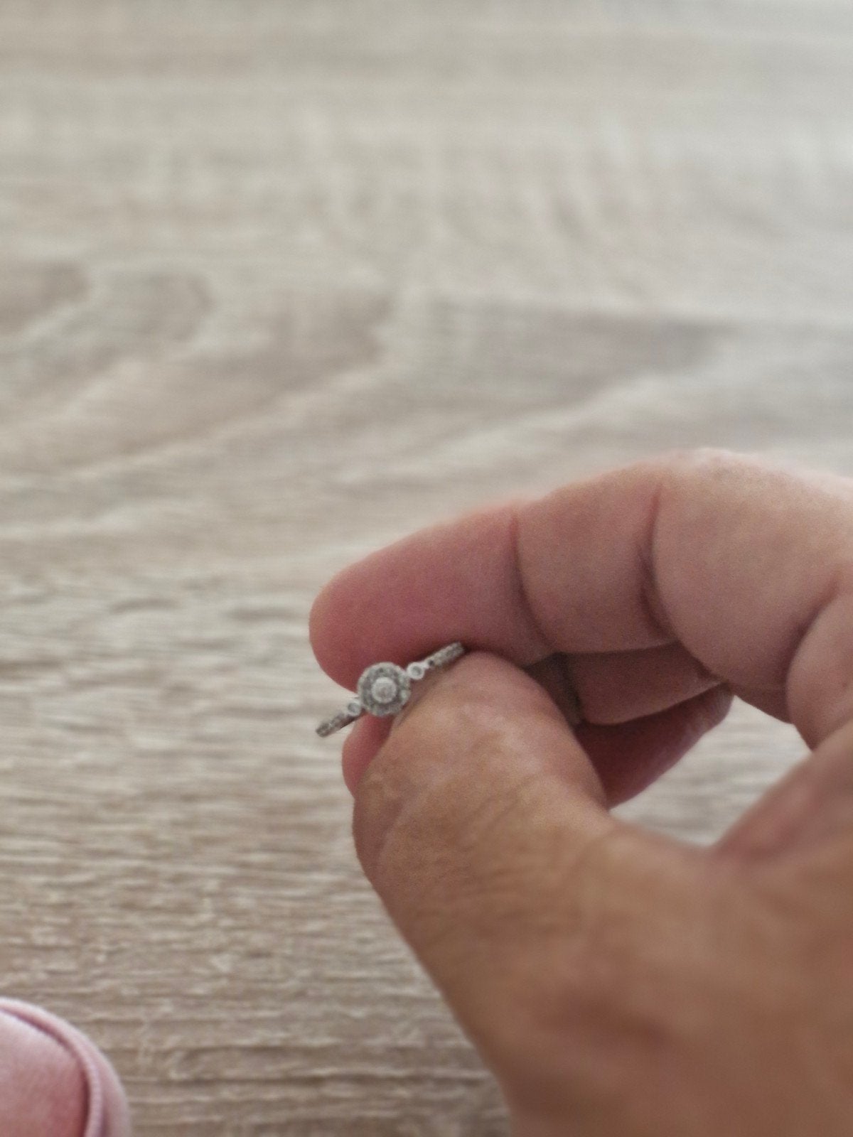 14 karaat witgouden entourage ring met 23 diamanten (0,10ct), Ophalen, Wit, Zo goed als nieuw, 17 tot 18
