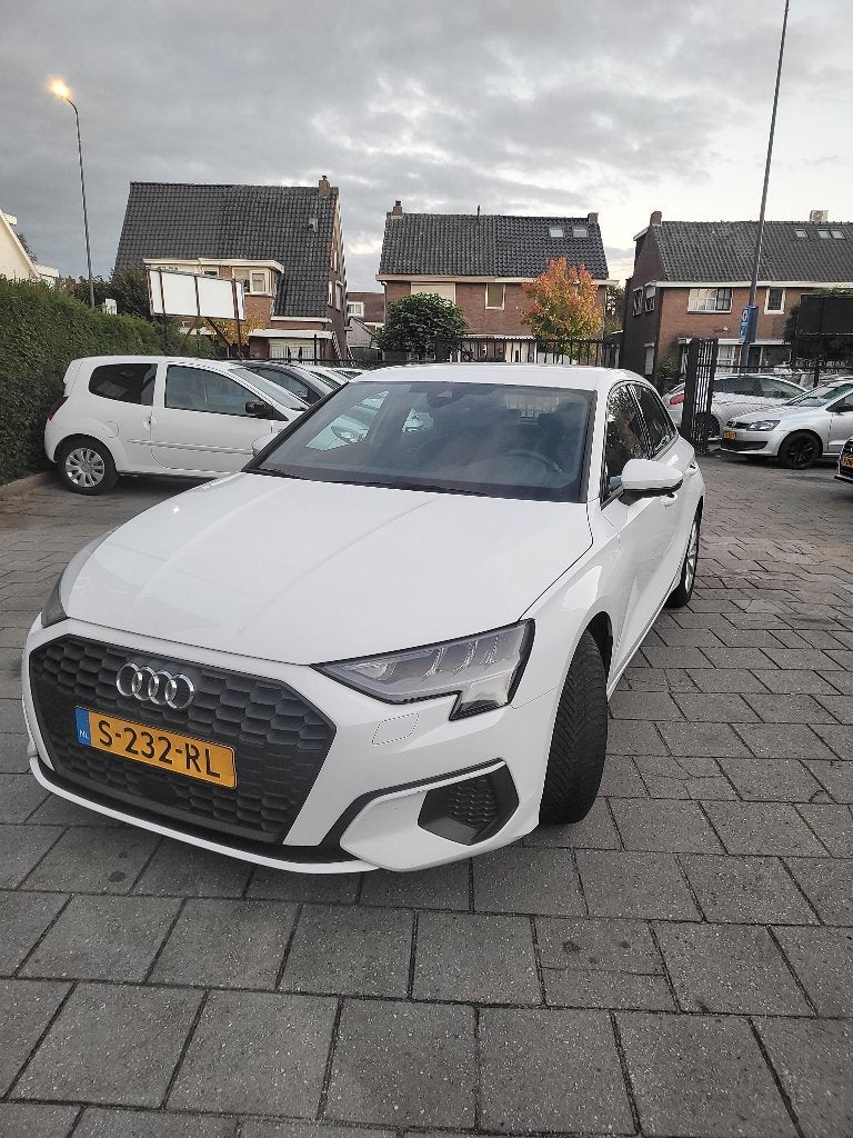 Audi A3 30 Tfsi 110pk S-tronic 2023 Wit, Auto's, Wit, Origineel Nederlands, 3 cilinders, 999 cc