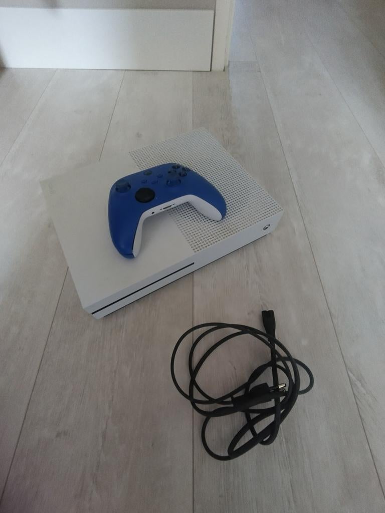 Xbox One S 500GB met controller en kabel, Spelcomputers en Games, Spelcomputers | Xbox One, Xbox One S, Ophalen of Verzenden, Met 1 controller