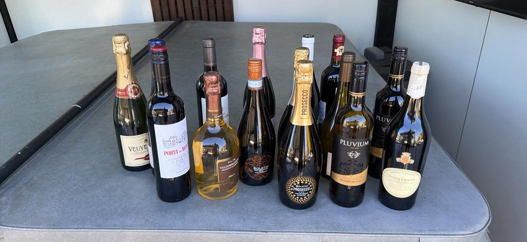 Diverse flessen wijn, Verzamelen, Wijnen, Frankrijk, Nieuw, Ophalen of Verzenden, Rode wijn