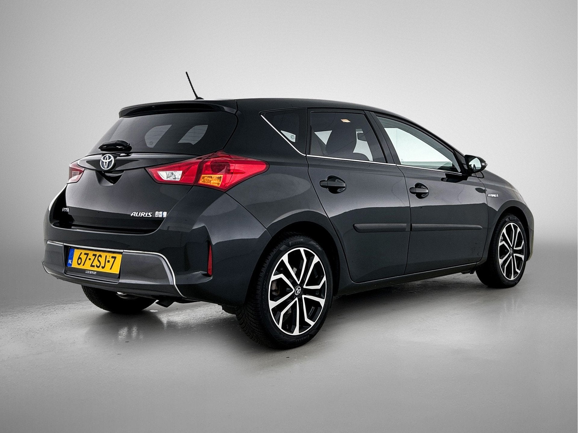 Toyota Auris 1.8 Hybrid Aspiration | Dealer Onderhouden | Li, Gebruikt, Zwart, 4 cilinders, Zwart