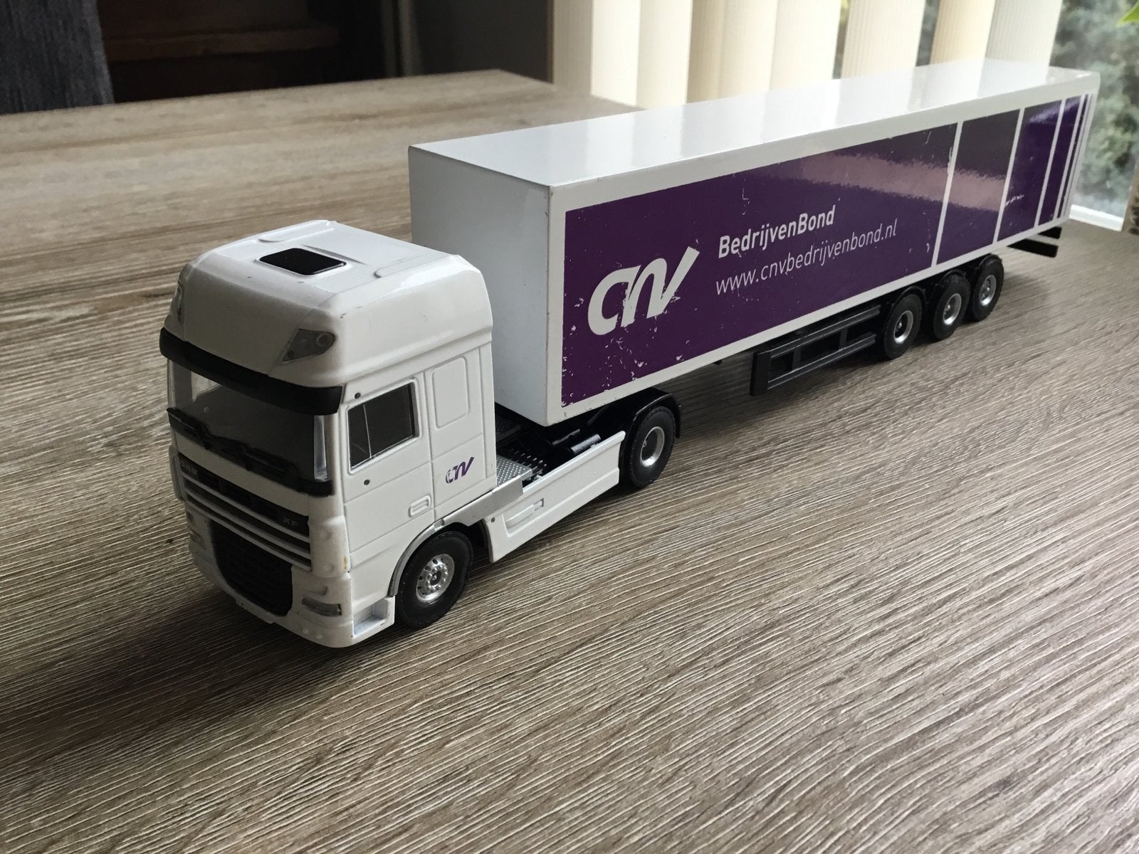 DAF XFvrachtwagen met oplegger 1/50 schaalmodel, Ophalen of Verzenden, Zo goed als nieuw