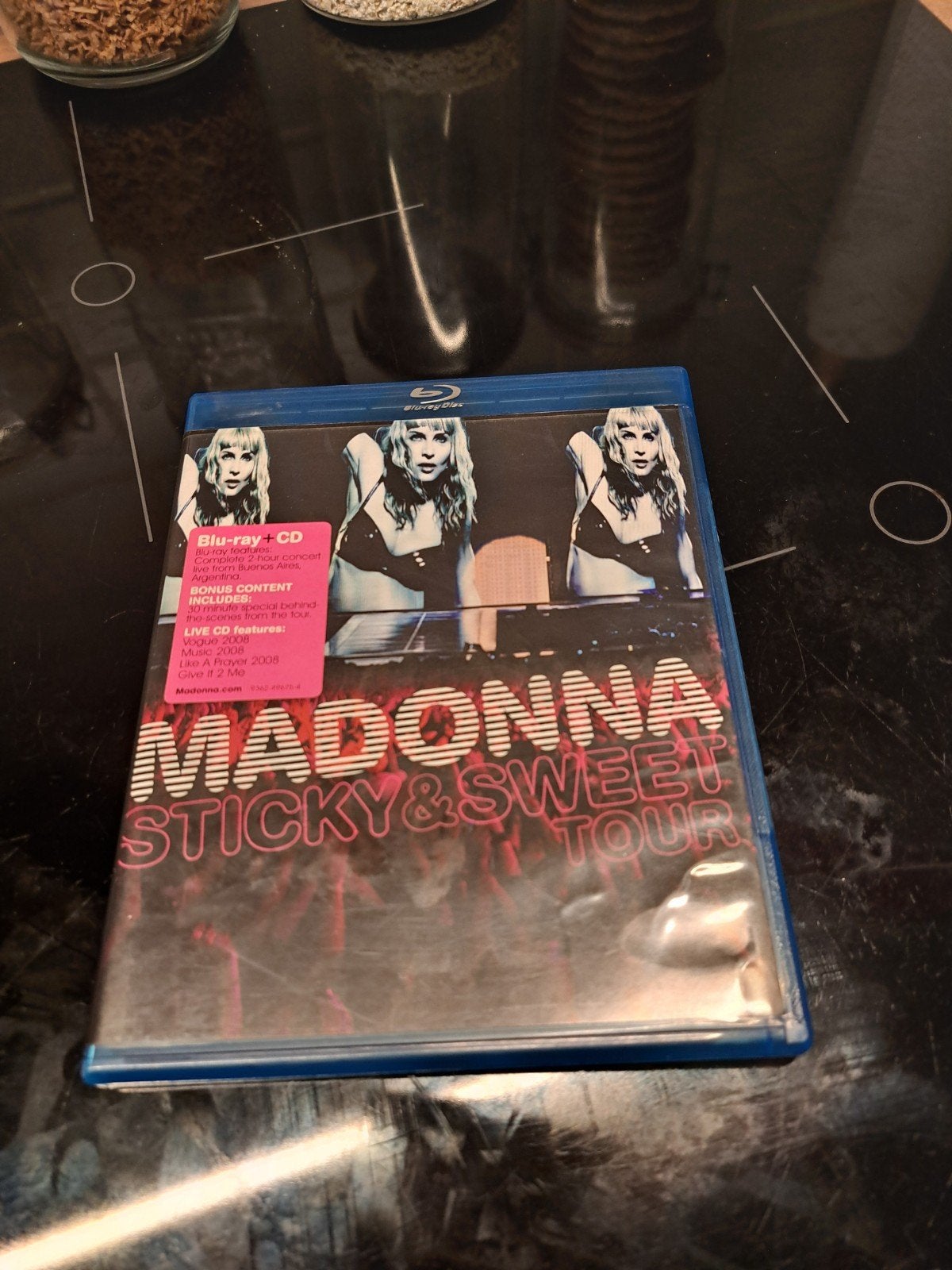 Madonna - Sticky & Sweet Tour Blu-ray + CD, Muziek en Concerten, Alle leeftijden, Concert, Ophalen of Verzenden