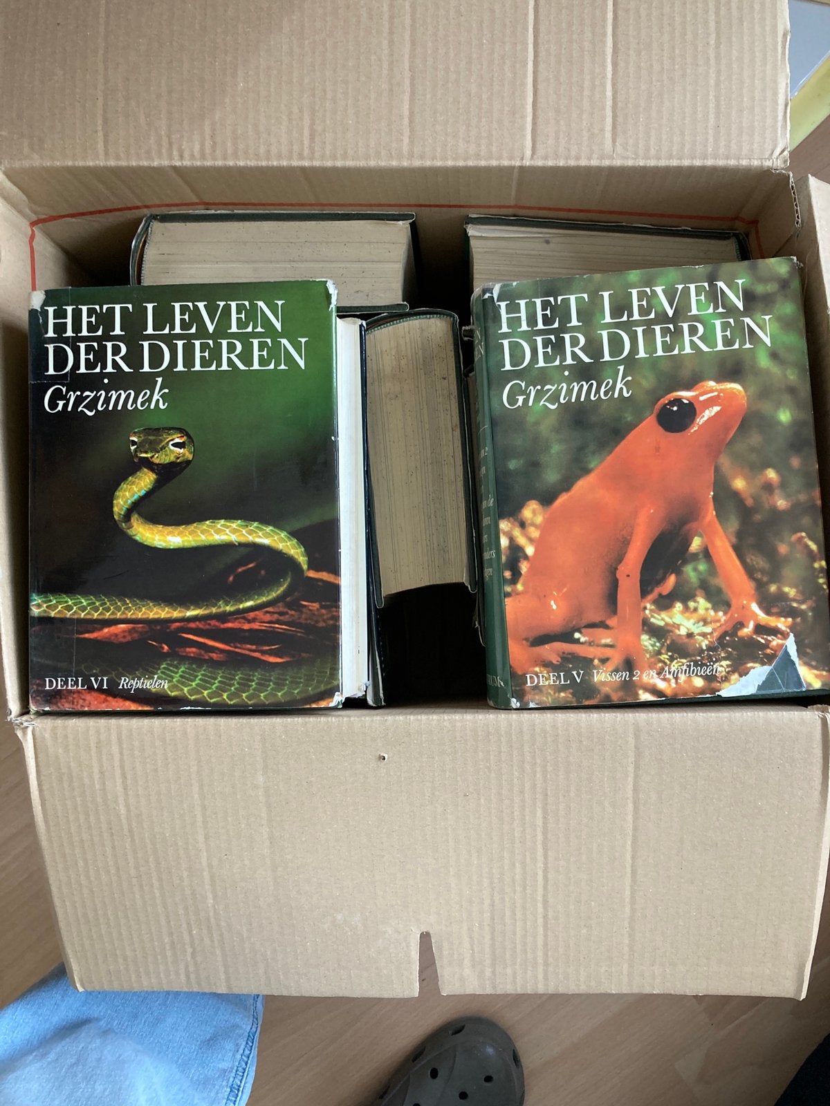 T.e.a.b.  Grzimek dierenencyclopedie 14 delig, Ophalen, Gelezen