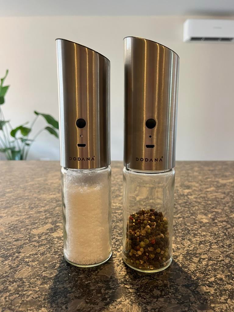 Dodana elektrische peper- en zoutmolen met lampje (set van 2, Ophalen of Verzenden, Gebruikt